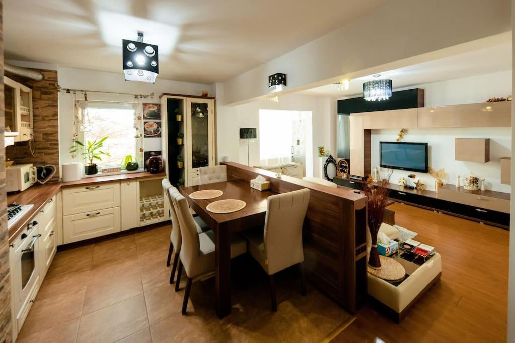 Apartament Lux Crialy - 75 M2 - Free Parking تيميشورا المظهر الخارجي الصورة