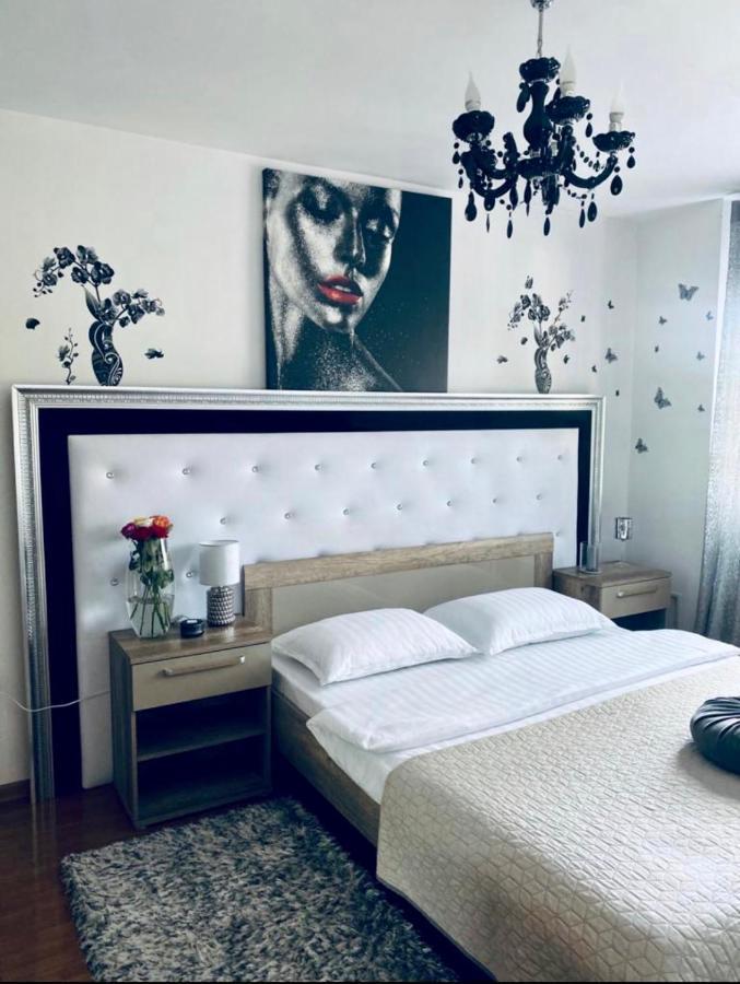 Apartament Lux Crialy - 75 M2 - Free Parking تيميشورا المظهر الخارجي الصورة